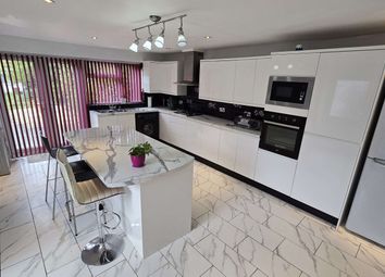 Beautifully Extended 4 Bedroom Semi-Detached With Seperate Annex In Lu4