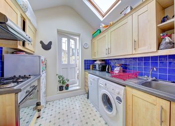 3 Bedrooms Flat to rent in Wakehurst Road, London SW11