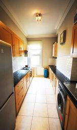 3 Bedrooms Flat to rent in Earlham Grove, London N22