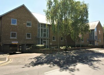 2 Bedrooms Flat for sale in Osborne House, 32 Molesey Road, Hersham KT12