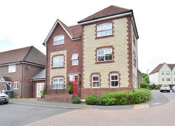 2 Bedrooms Flat for sale in Harwood Close, Pulborough, West Sussex RH20