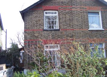 2 Bedrooms Semi-detached house to rent in Hardings Lane, Penge, London SE20