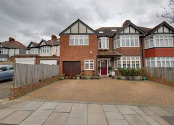 5 Bedrooms Semi-detached house for sale in The Birches, Winchmore Hill N21