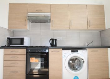 2 Bedrooms Flat to rent in Vincent Road, London SE18
