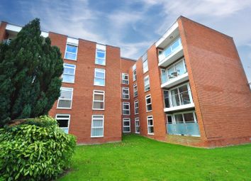 Thumbnail 2 bed flat to rent in Grosvenor Drive, Maidenhead, Berkshire