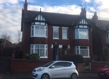 3 Bedrooms Maisonette to rent in Balmoral Road, Town Moor, Doncaster DN2