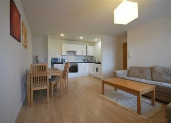 2 Bedrooms Flat to rent in Quay 5, Salford, Lancashire M5