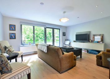 Thumbnail Flat to rent in Meadowbank, Primrose Hill, London