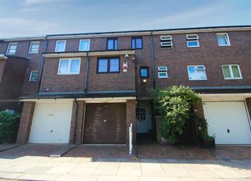 3 Bedrooms Terraced house for sale in King Arthur Close, London SE15