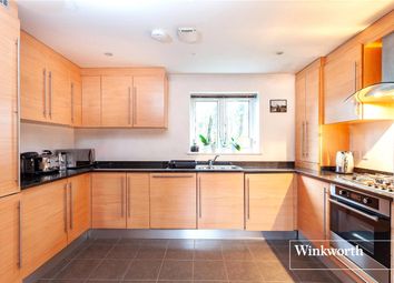 2 Bedrooms Flat for sale in Salento Close, Finchley, London N3