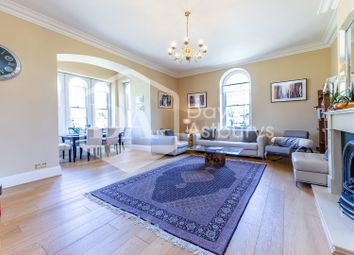 2 Bedrooms Flat for sale in Royal Drive, London N11