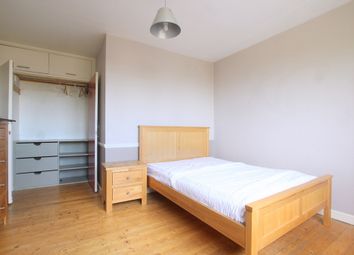 1 Bedrooms Flat to rent in Breasley Close, Putney SW15