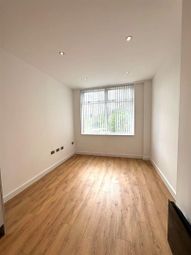 Thumbnail Flat to rent in Chalfont Park, Gerrards Cross