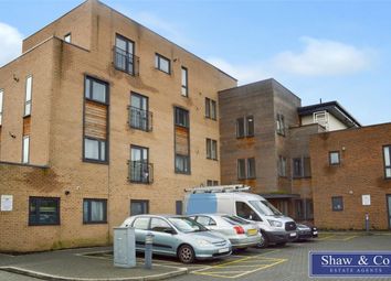 2 Bedrooms Flat for sale in Dewhurst Court, Inverness Road, Hounslow, Gb TW3
