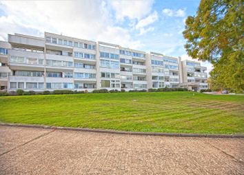 2 Bedrooms Flat for sale in Hendon Hall Court, Parson Street, Hendon NW4