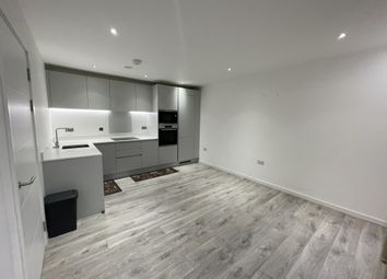 Thumbnail Flat to rent in High Street, Purley, Surrey