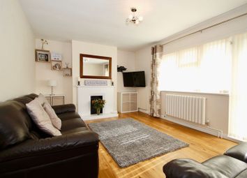 2 Bedrooms Flat for sale in Rush Green Gardens, Romford RM7