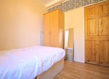 Thumbnail 5 bed shared accommodation to rent in Dellow Street, London
