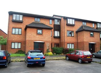 Thumbnail 1 bed flat to rent in Quincy Road, Egham