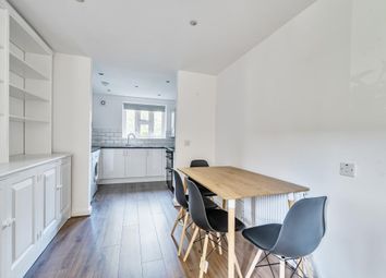 Thumbnail Flat to rent in Gainsborough Court, Lime Grove