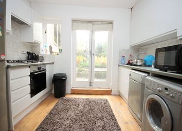 3 Bedrooms Flat to rent in Hartham Road, Holloway N7