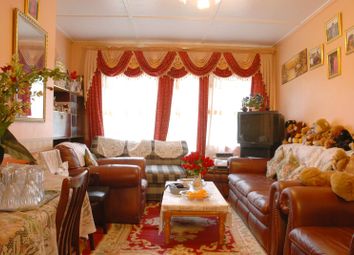 2 Bedrooms Flat for sale in Upper Tooting Park, Tooting Broadway, London SW17