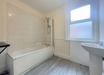 Thumbnail 1 bed flat to rent in Westbourne Avenue, Princes Avenue, Hull