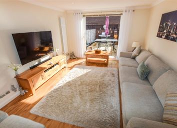 2 Bedrooms Maisonette for sale in Singleton Close, Colliers Wood, London SW17