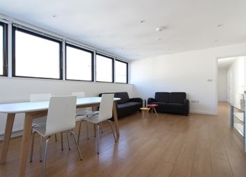 2 Bedrooms Flat to rent in Penthouse Flat, Stucley Place, Camden Town, London NW1