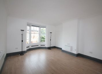 2 Bedrooms Flat to rent in Winton Square, Basingstoke, Hampshire RG21