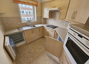 Thumbnail Flat to rent in Windsor Way, Aldershot