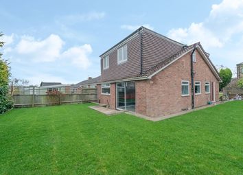 3 Bedrooms Semi-detached bungalow for sale in Meadow Way, Tingley WF3
