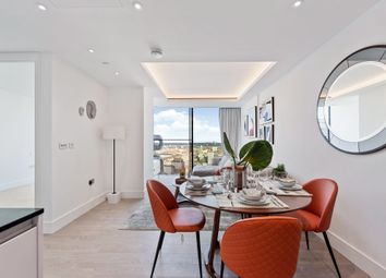 Thumbnail Flat to rent in Carrara Tower, Bollinder Place, London