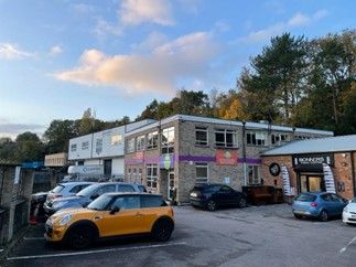 Thumbnail Leisure/hospitality to let in Albert Road North, Reigate