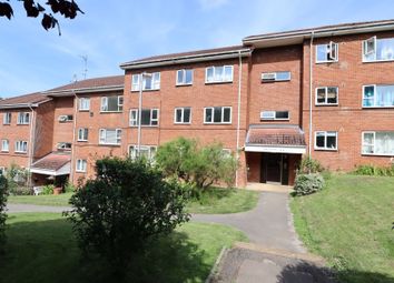 Thumbnail 2 bed flat to rent in Hillside Road, Harpenden