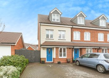 Thumbnail Town house for sale in Hawthorn Crescent, Woodley, Reading