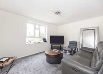 Thumbnail 1 bed flat to rent in Buckingham Close, London