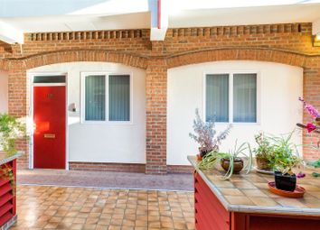 Thumbnail 2 bed flat to rent in Buckingham Court, York