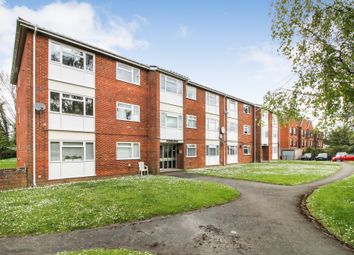 Thumbnail Flat to rent in Forburys, Weydon Lane, Farnham, Surrey