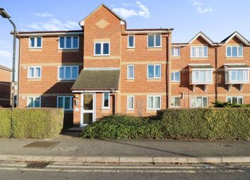 Thumbnail Flat to rent in Walpole Road, Burnham, Slough