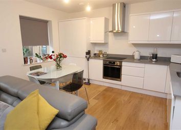 2 Bedrooms Flat to rent in Connaught Avenue, London E4