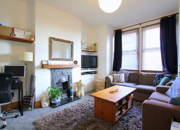 3 Bedrooms Maisonette to rent in Sellincourt, Tooting SW17