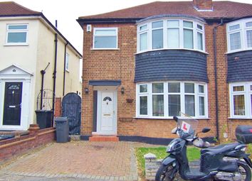 3 Bedrooms Semi-detached house to rent in Penrith Road, Ilford IG6