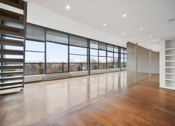 Thumbnail 1 bed flat to rent in Evershed Walk, London