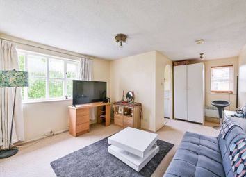 Thumbnail Flat to rent in Chipstead Close, Sutton