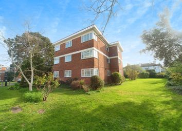 Thumbnail 2 bedroom flat for sale in Benhill Wood Road, Sutton