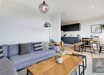 3 bed flat for sale in Squirries Street, London E2