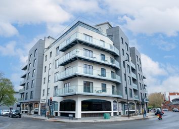 Thumbnail Flat to rent in Royal Crescent Road, Ocean Village, Southampton