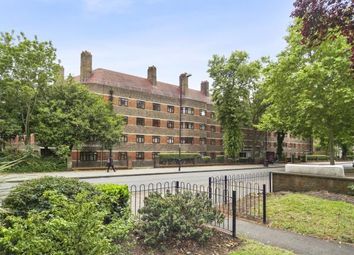 2 Bedrooms Flat for sale in Vaughan House, Poynders Gardens, Clapham, London SW4