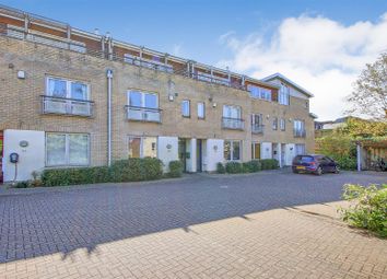 Thumbnail Town house for sale in Beche Road, Cambridge